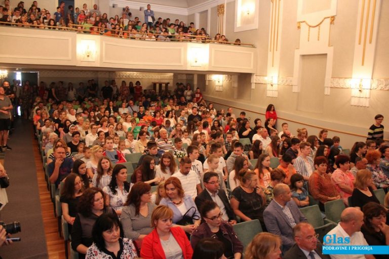 Latice i Zajednica kulturno-umjetničkih udruga organiziraju Kazališnu večer koja će imati humanitarni karakter, evo detalja