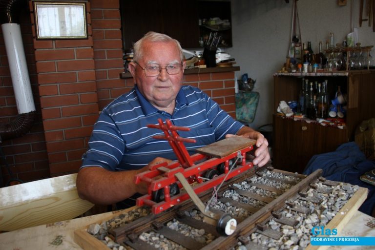 Piše pjesme i izrađuje minijature starih alata