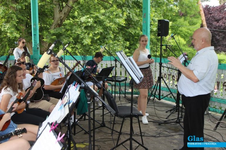 [FOTO] Zvukovi tamburica ispunili gradski park