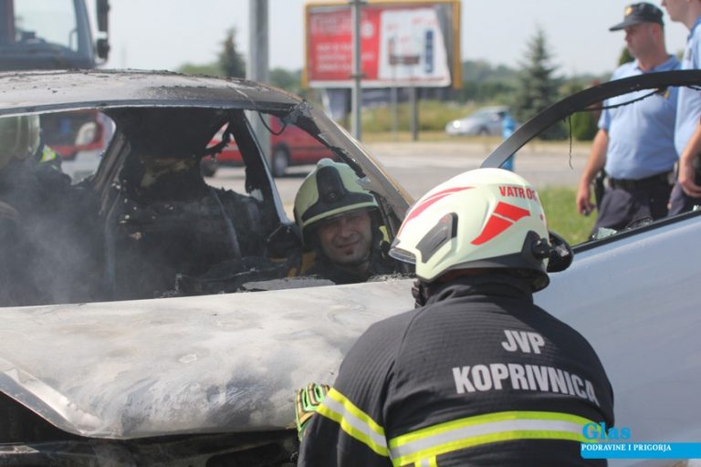 Električne instalacije uzrokovale požar na motoru parkiranog automobila
