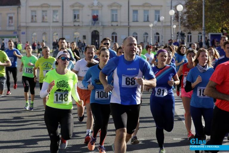 [FOTO] Stotine natjecatelja trčalo Koprivnicom u jubilarnom izdanju međunarodne utrke