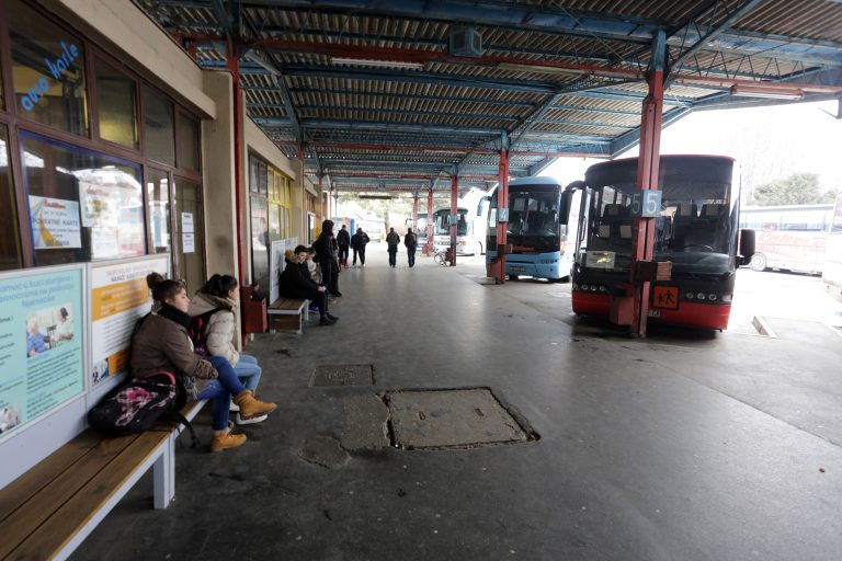 [FOTO] Koprivnički Autobusni kolodvor prepušten zubu vremena, nekadašnji velebni projekt rekonstrukcije zapeo do daljnjega