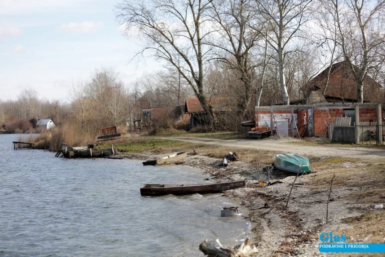 DRNJE Nadstrešnice, šatori i kamp prikolice zabranjene na Šoderici, traži se njihovo uklanjanje