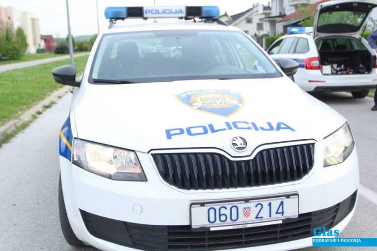 Vozačica na parkiralištu udarila drugi auto i otišla doma