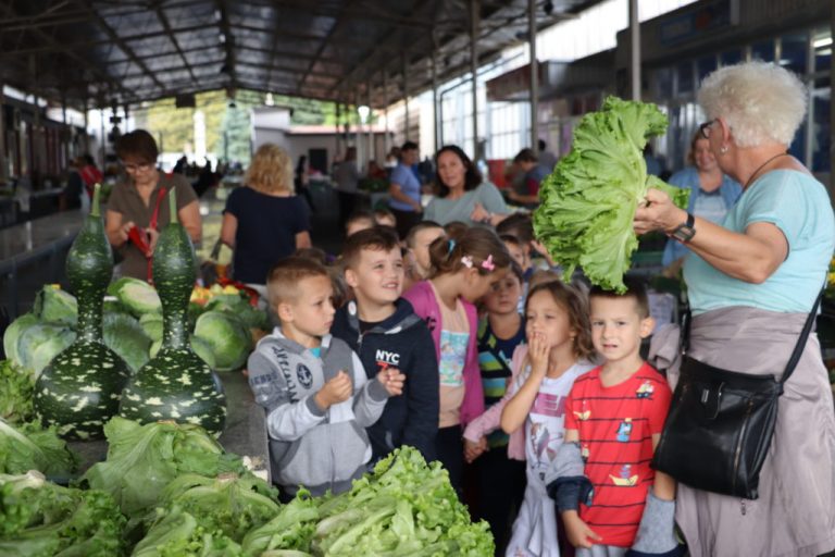 GKP KOMUNALAC Edukativnom šetnjom tržnicom koprivnički vrtićanci i školarci obilježili Europski tjedan kretanja