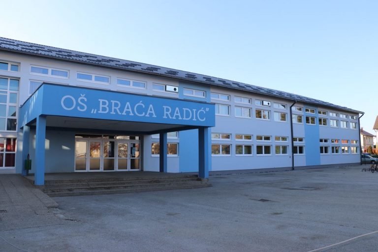 Roditelji učenika 5. i 7. razreda koprivničke OŠ Braća Radić sutra trebaju doći u školu po tablete