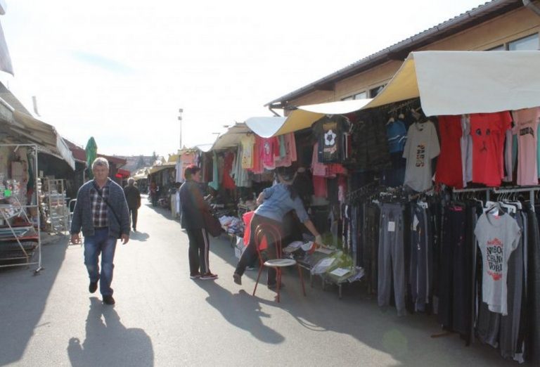Od danas na koprivničkoj tržnici ponovno rade i trgovine u drvenim kućicama