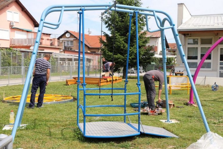 U tijeku radovi na novom dječjem igralištu kod COOR-a Podravsko sunce