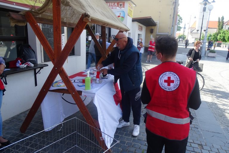 Gradsko društvo Crvenog križa nastavlja s akcijama prikupljanja prehrambenih i higijenskih proizvoda za Socijalnu samoposlugu