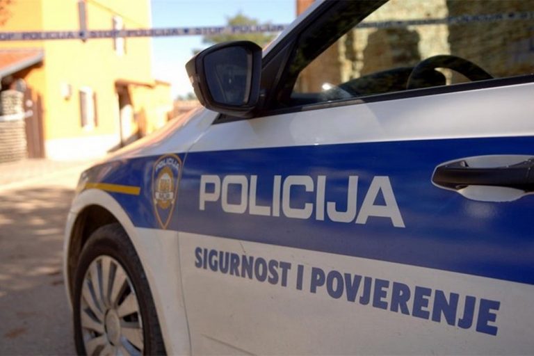 Mladić u Citroenu nagazio gas pa se nije stigao zaustaviti i zabio se u vozačicu ispred