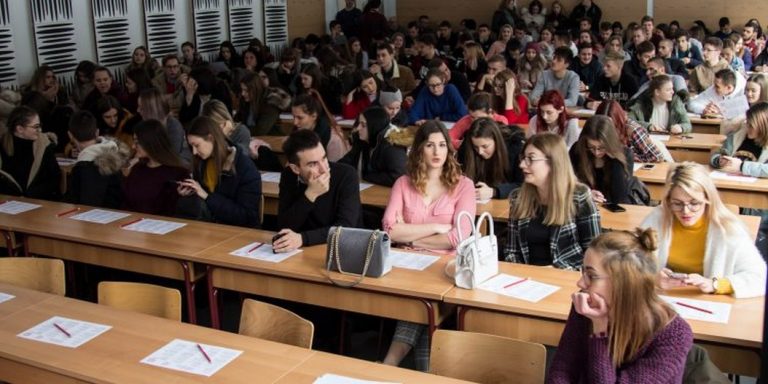 Grad studentima daje stipendije, evo informacija i iznosa