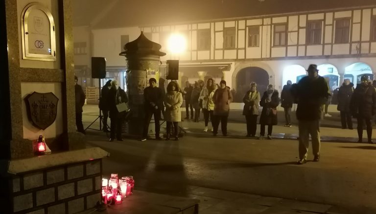 I Koprivničanci se na središnjem trgu oprostili od Balaševića