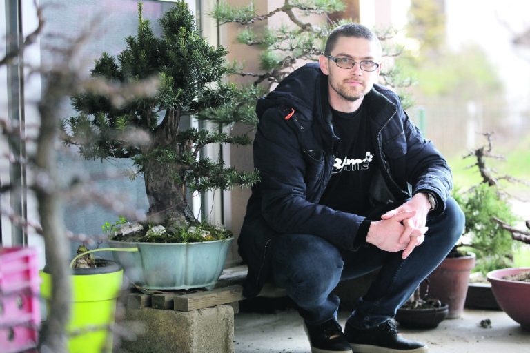 Ortoped Jevgenij Conar u slobodno vrijeme uzgaja bonsai drva