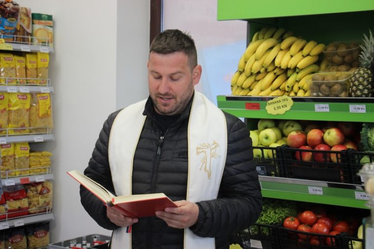 U kojim trgovinama najduže čekate u redu na naplatu? Trgovci nisu krivi, vjerujte nam