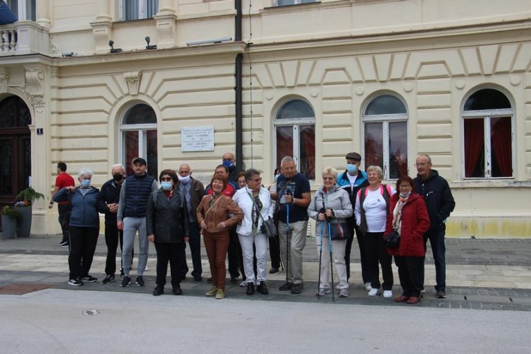 Zainteresirani građani uz kineziologa hodali rutom dugom četiri kilometra