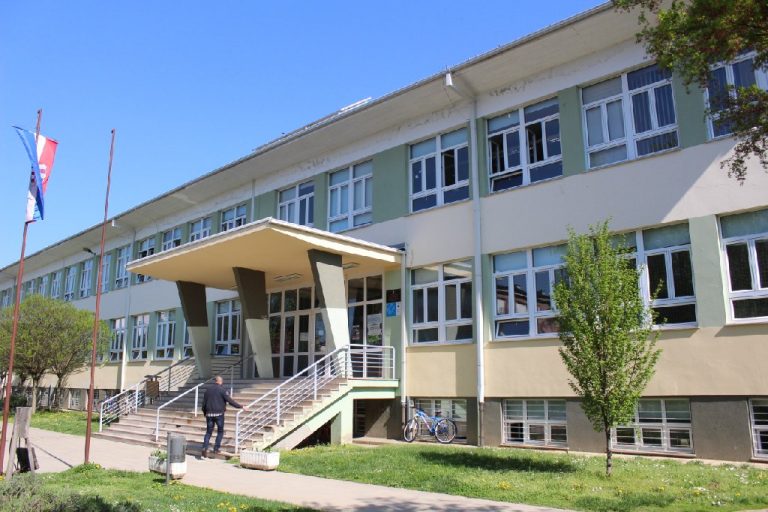 Upisi u prve razrede osnovnih škola od ove godine elektroničkim putem