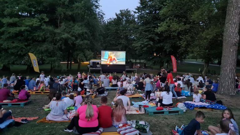 Večeras u gradskom parku antistres radionica i ljetno kino na otvorenom