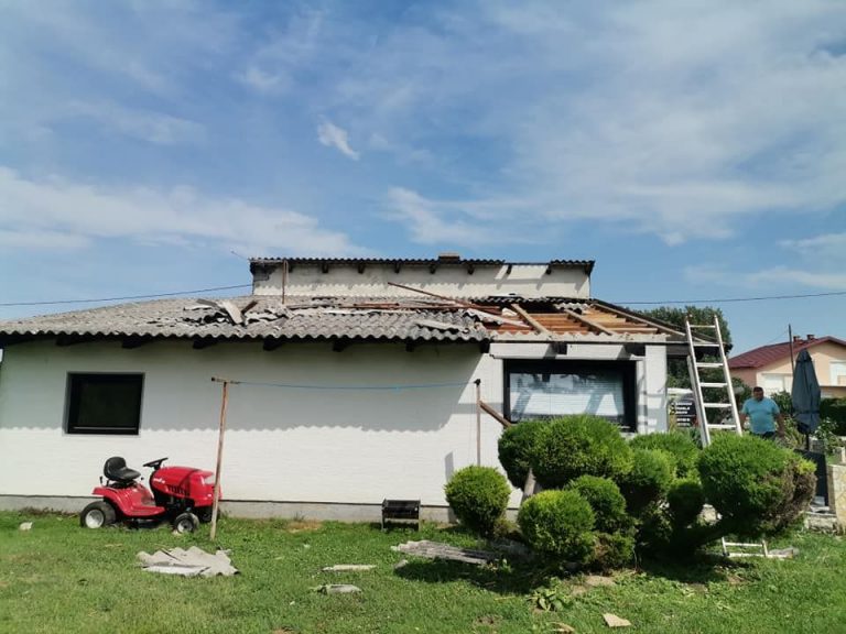 FOTO Jaki vjetar oštetio obiteljske kuće i druge objekte u naselju Hrženica