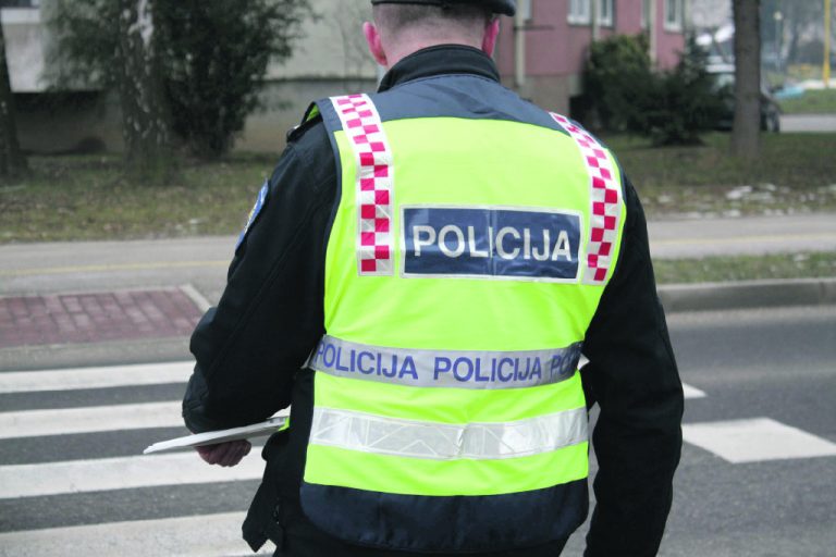 Vozač pobjegao nakon što je udario i ozlijedio ženu na biciklu
