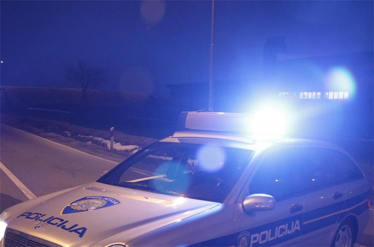 Motociklist izgubio život prilikom pretjecanja