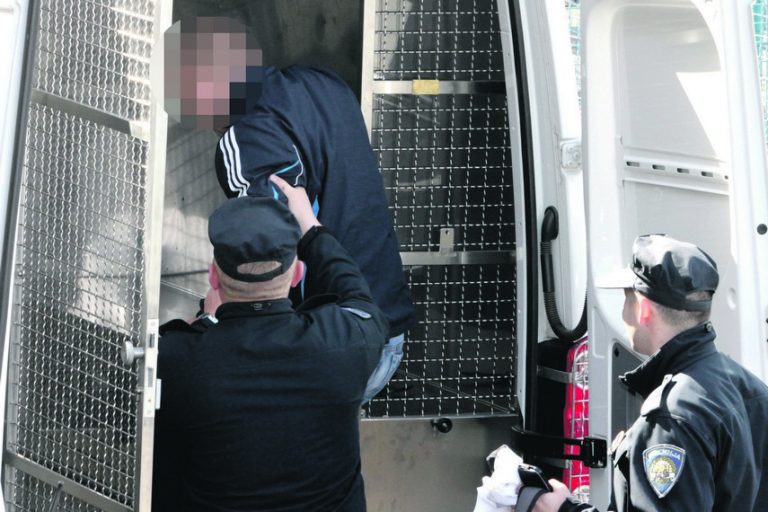 Kazneno prijavljena šestorica osumnjičenika zbog nanošenja tjelesnih ozljeda, tijekom kriminalističkog istraživanja oduzet jedan ručno izrađeni pištolj