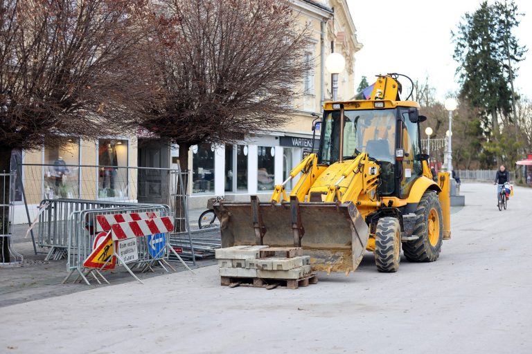 Radni strojevi stigli na trg, središte ‘celog sveta prestolnice’ uskoro će dobiti novo ruho