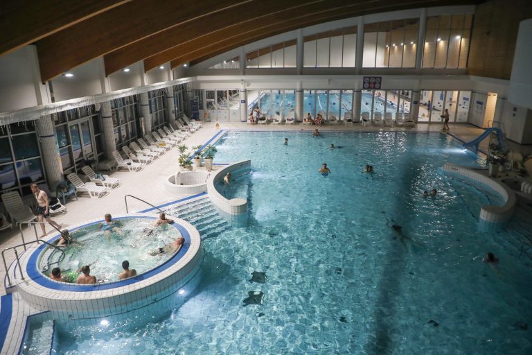 Besplatno kupanje na bazenima Cerine zbog visokih temperatura