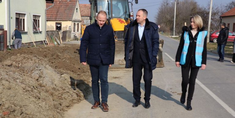 Gradonačelnik Koprivnice Mišel Jakšić obišao radove na aglomeraciji u Hlebinama