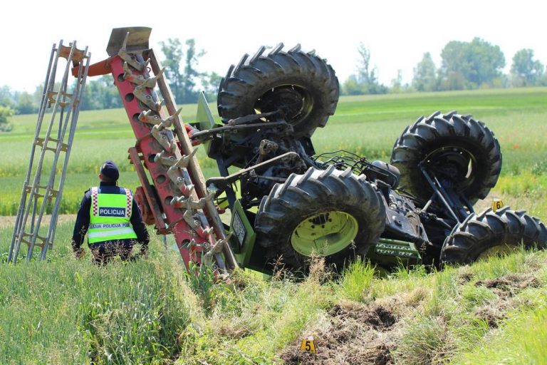 TRAGEDIJA; Traktor se prevrnuo na vozača