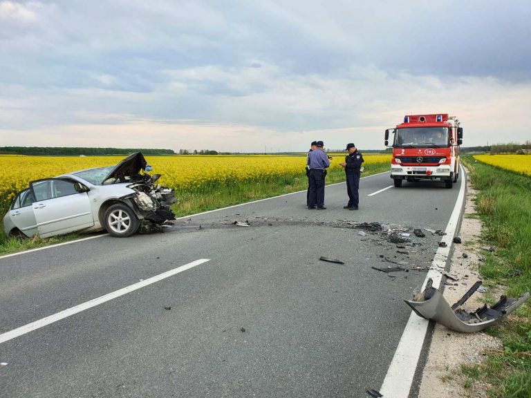 FOTO // Užasna prometna nesreća nedaleko Koprivnice, više osoba ozlijeđeno u frontalnom sudaru
