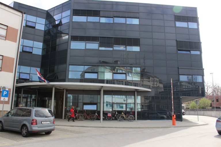 Privremeno ostao bez BMW-a jer je vozio pijan i pod zabranama