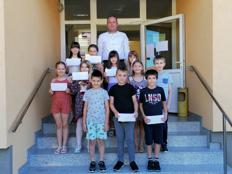 Roditelji pozvani na upis djece zbog dobivanja božićnih darova