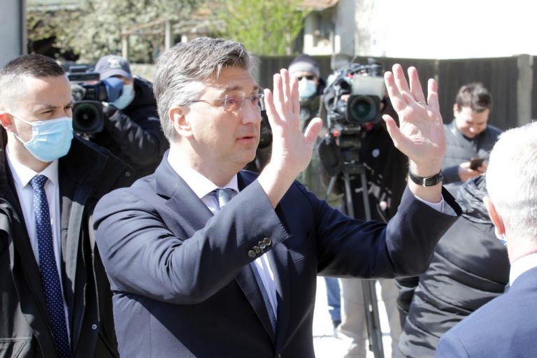 Vlada umanjila plaće i dodatke sudskim štrajkašima koji se bore za veća primanja