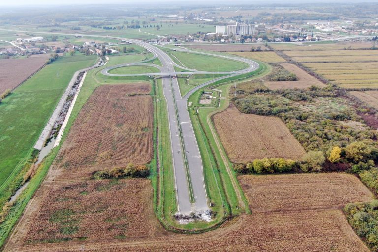 Gradilište brze ceste od Križevaca do Kloštra Vojakovačkog prazno, istovremeno Turci grade punom parom