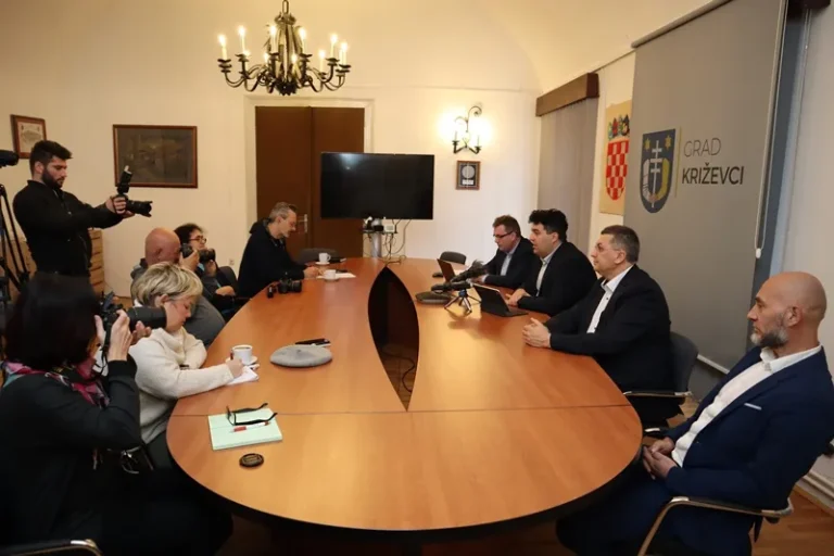 Rajn predstavio proračun u eurima, posebno naglasio ulaganja u obrazovanje i aglomeraciju