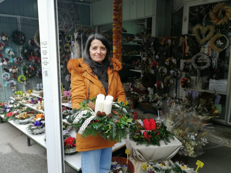Ponuda adventskih vijenaca bogata je i šarolika, ali je prodaja loša