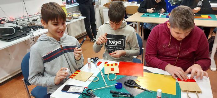 Radionici su se priključili i mladi Ukrajinci (KNJIŽNICA FRAN GALOVIĆ)