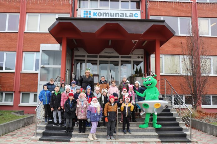 Učenici OŠ Antun Nemčić Gostovinski s Mirkom Reciklirkom / KOMUNALAC