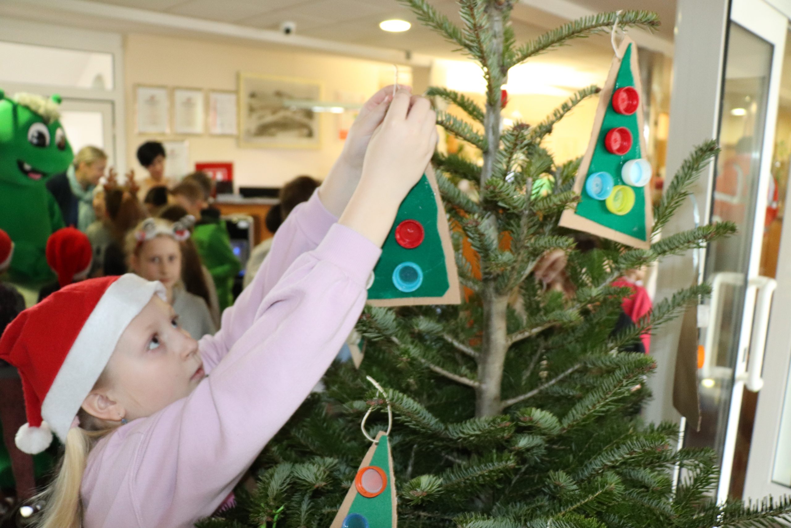 Učenici na druženju s Mirkom Reciklirkom / KOMUNALAC