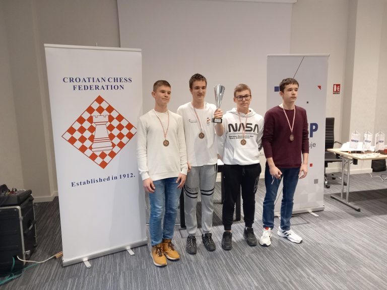 Naši šahisti treći u finalu kadetskih liga, Emanuel Bunić najbolji igrač turnira