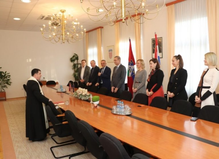 Župnik Tomislav Petrić blagoslovio djelatnike i prostorije Županijske uprave