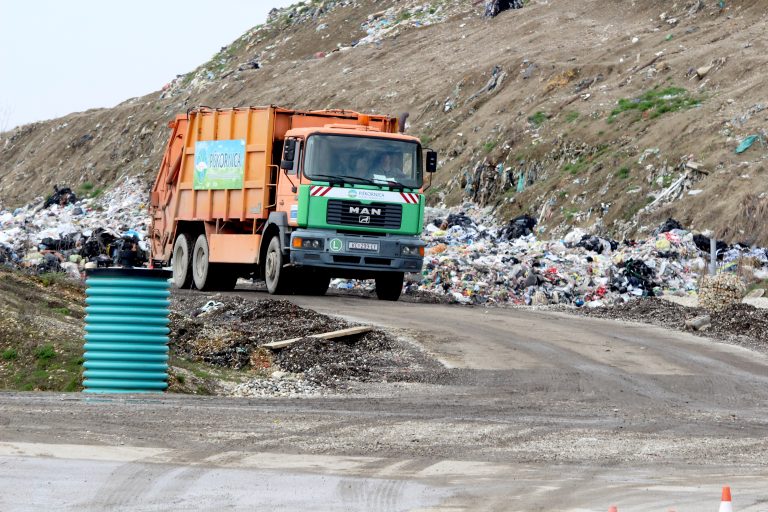 Državni tajnik Mile Horvat gura smeće Bjelovarčana nadomak Koprivnice