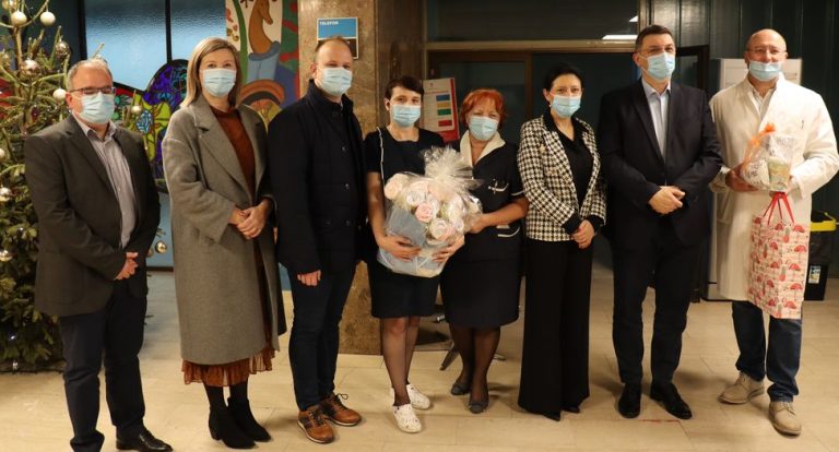 S blizancima ispratili staru, a rođenjem djevojčice Nike dočekali novu godinu. Ipak, sve nas je manje