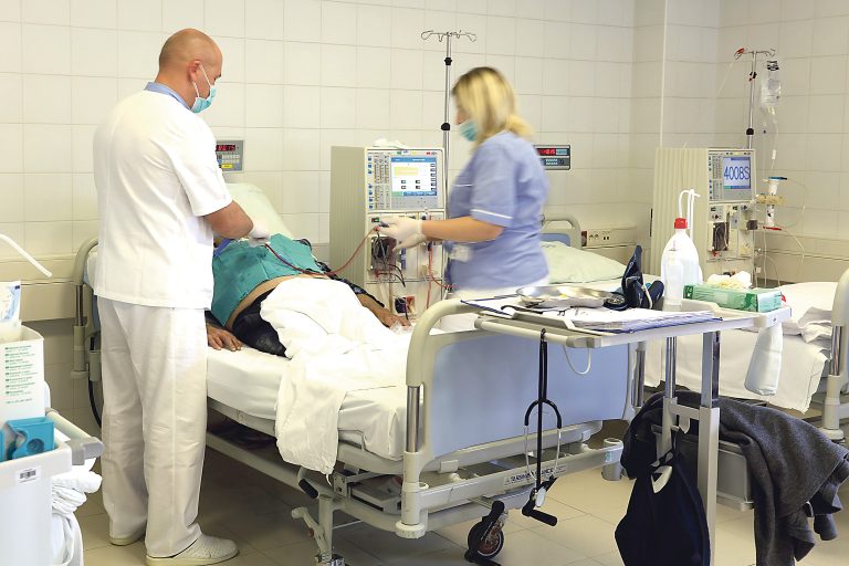 Bolnica lani zaposlila 75 ljudi, a sad poziva devet iskusnih liječnika da se vrate iz mirovine