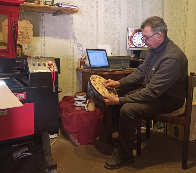 Tihomirove čudesne ruke rade prava čuda od prešanog drveta