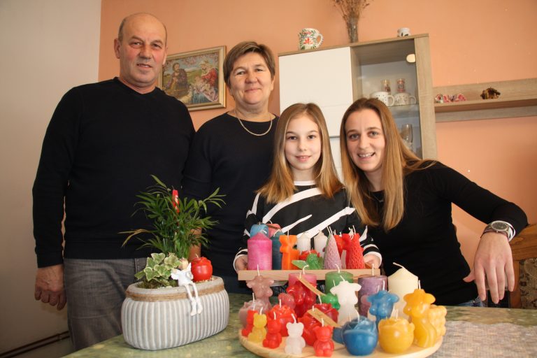 Od prodaje svijeća ne zarade mnogo, ali važno im je da sve rade zajedno