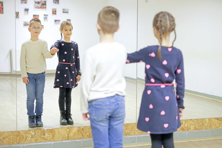 Tara (8) i Dominik (7) pokorili plesne podije