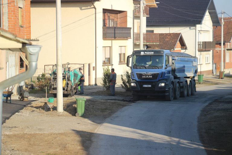 Napokon je asfaltirana pješačka staza u Donjim Brvcima