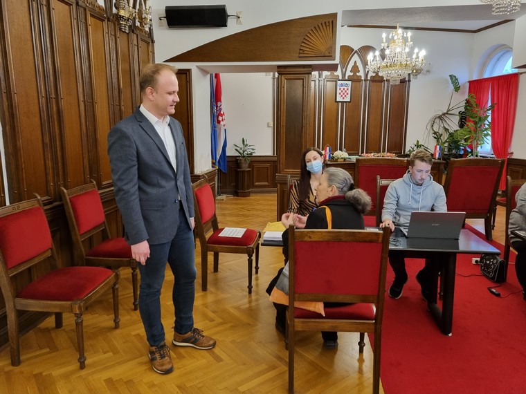 Na podjeli uskrsnica umirovljenicima Jakšić najavio povećanje božićnice