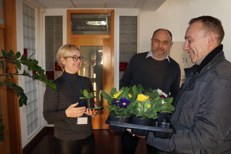 Komunalac podijelio jaglace u povodu Dana žena